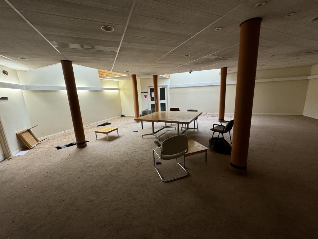 Lot: 103 - FORMER REGISTER OFFICE ON A PROMINENT PLOT WITH REDEVELOPMENT POTENTIAL - Ground floor meeting room